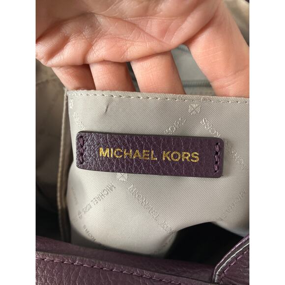 MICHAEL KORS LARGE DARK PURPLE PEBBLED LEATHER SHOULDER BAG - Picture 13 of 16